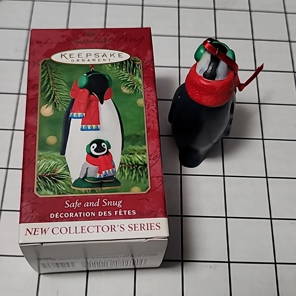 Vintage 2001 Hallmark Keepsake‎ Ornament Safe and Snug Ornament